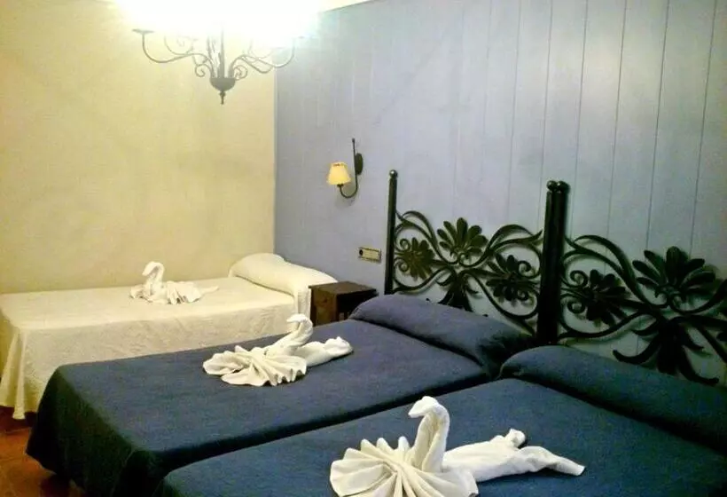 اتاق استاندارد سه نفره, Al Andalus Jerez
