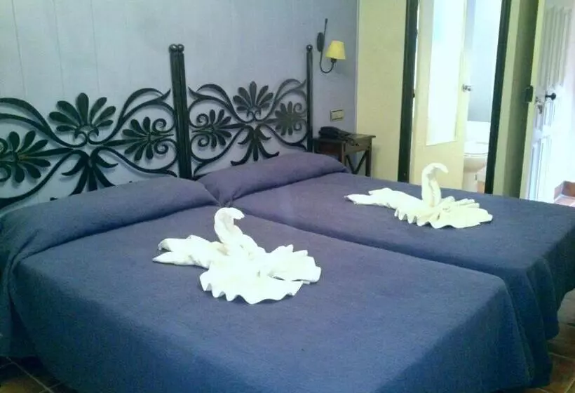 اتاق استاندارد سه نفره, Al Andalus Jerez