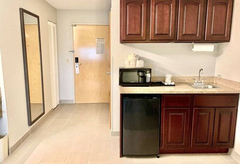 جناح, Best Western Oswego