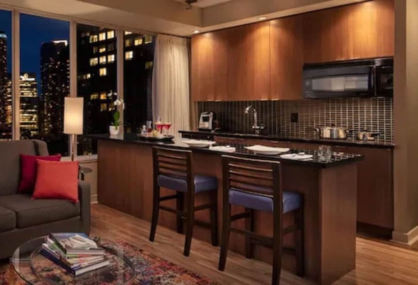 エクゼクティブスイート, Executive Hotel Cosmopolitan Toronto