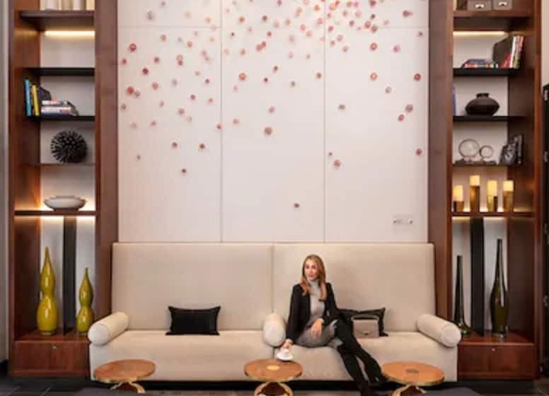 جناح, Executive Hotel Cosmopolitan Toronto