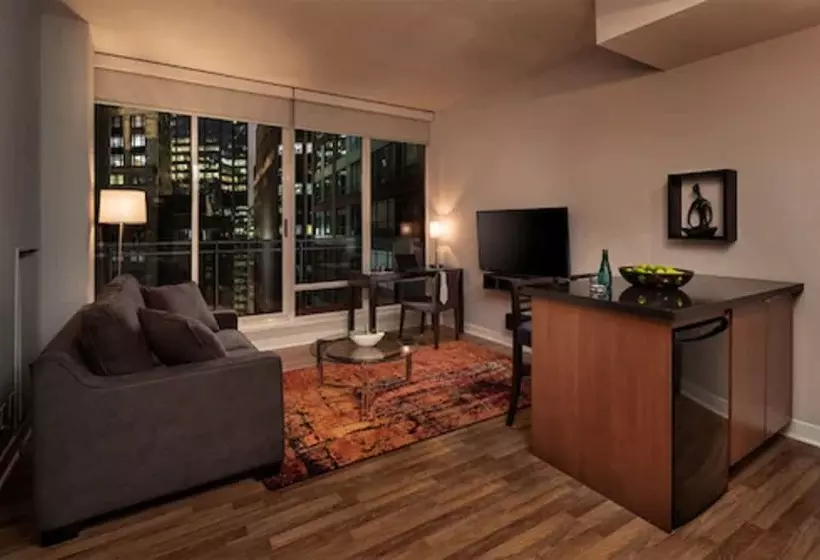 سوییت, Executive Hotel Cosmopolitan Toronto