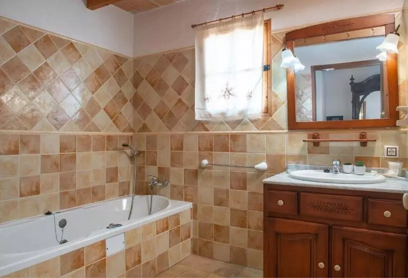 سوئیت با وان آب گرم, Finca Hotel Can Canals & Spa