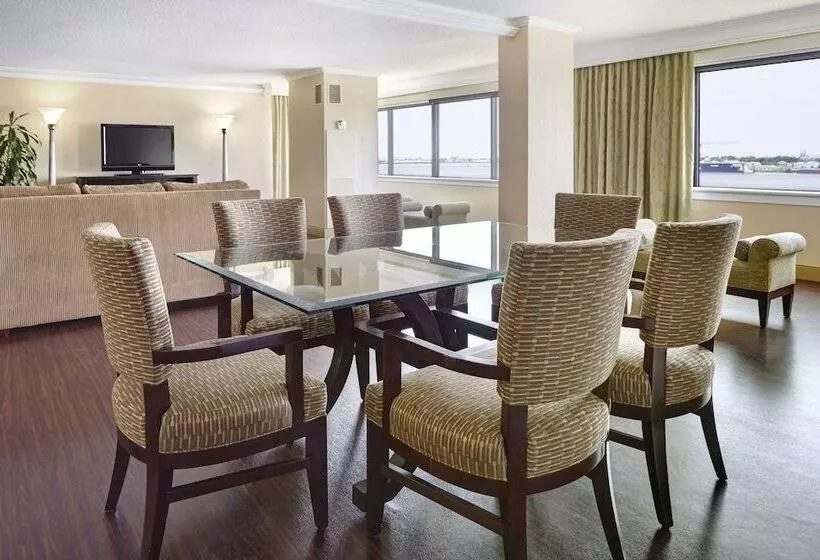 身障者適用スイートルーム, Hilton New Orleans Riverside