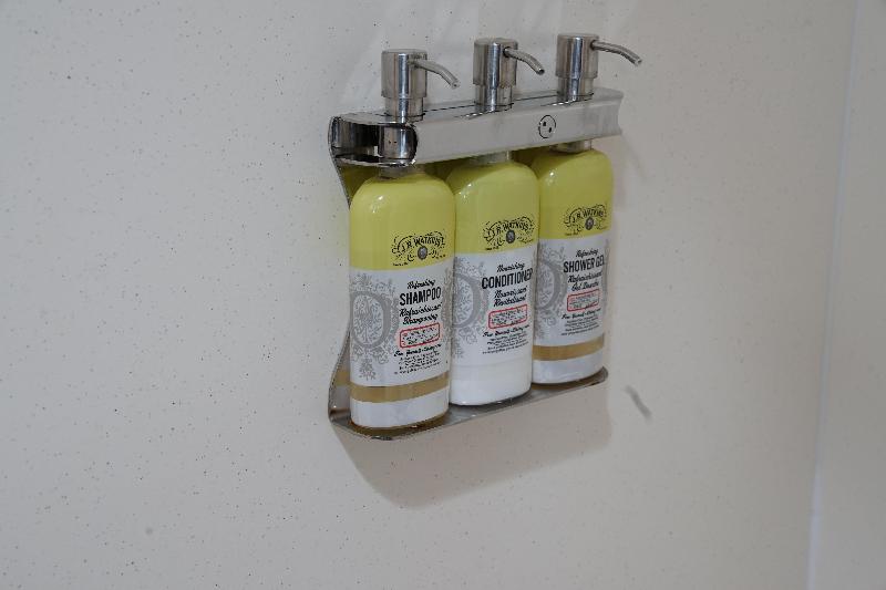 带大床的套房, Holiday Inn Express Hotel & Suites Tampa Oldsmar, An Ihg