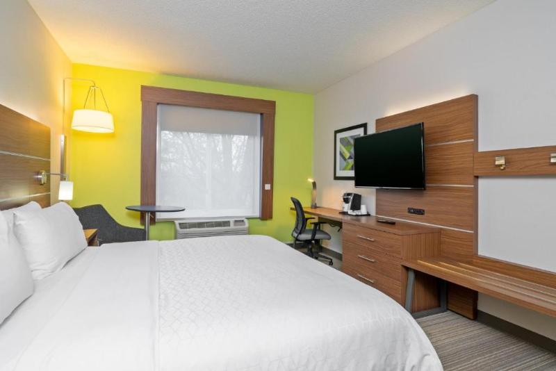 Номер Стандарт Кровать Кинг Адаптированный для Инвалидов, Holiday Inn Express Hotel & Suites Woodbridge, An Ihg