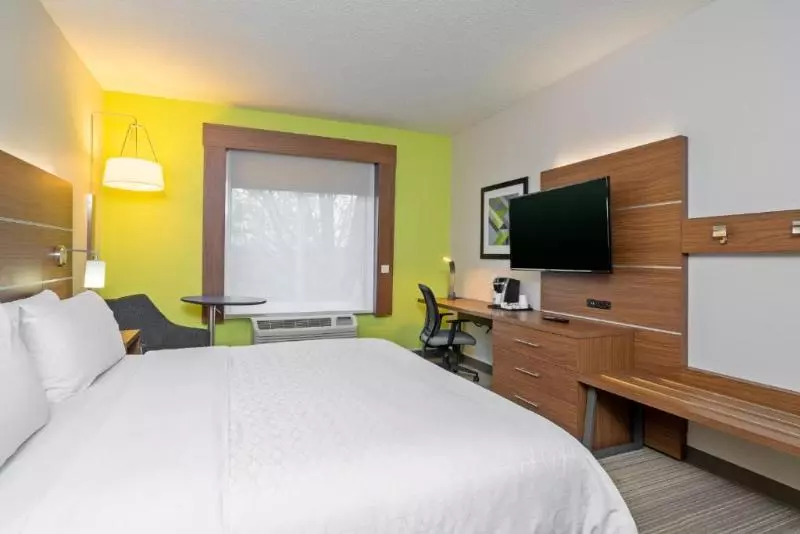 身障者適用キングサイズベッドルーム, Holiday Inn Express Hotel & Suites Woodbridge, An Ihg