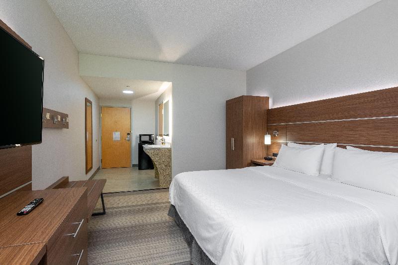 Номер Стандарт Кровать Кинг Адаптированный для Инвалидов, Holiday Inn Express Hotel & Suites Woodbridge, An Ihg