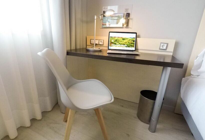 Номер Стандарт, Holiday Inn Express Pamplona, An Ihg