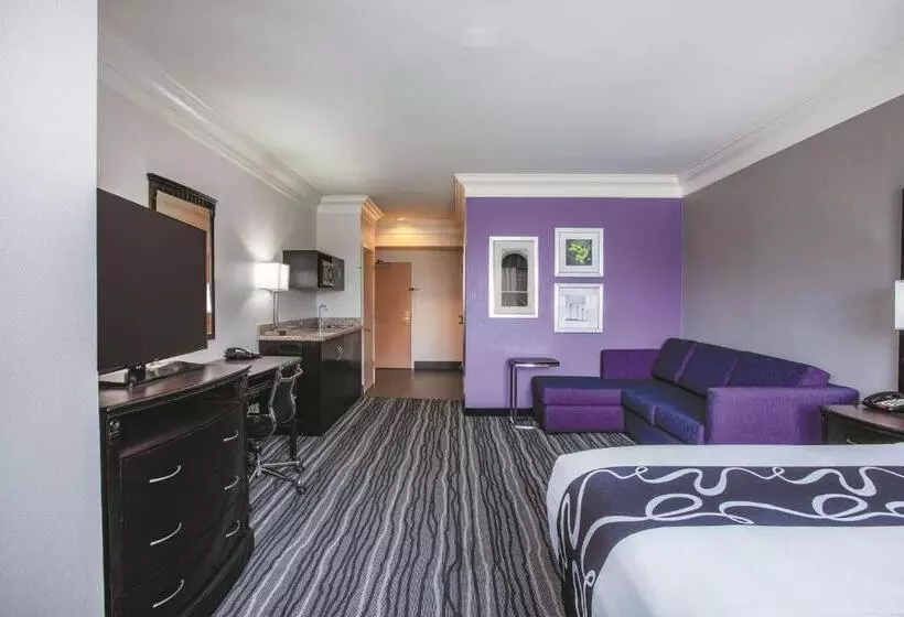 キングサイズベッドのデラックススイート, La Quinta By Wyndham Dublin   Pleasanton