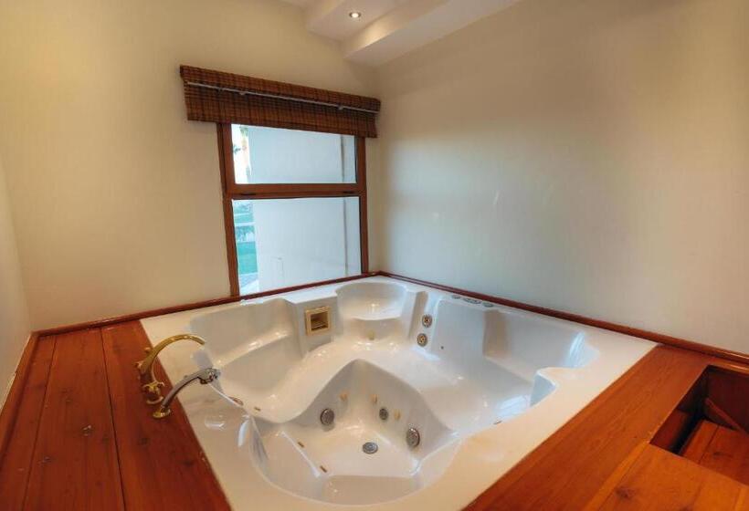 Королевский Люкс, Nubian Island, Families And Couples Only