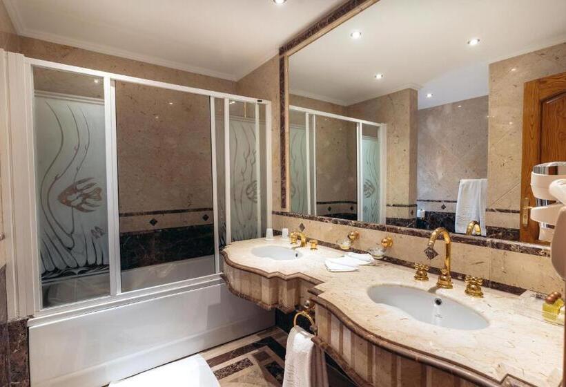 Королевский Люкс, Nubian Island, Families And Couples Only