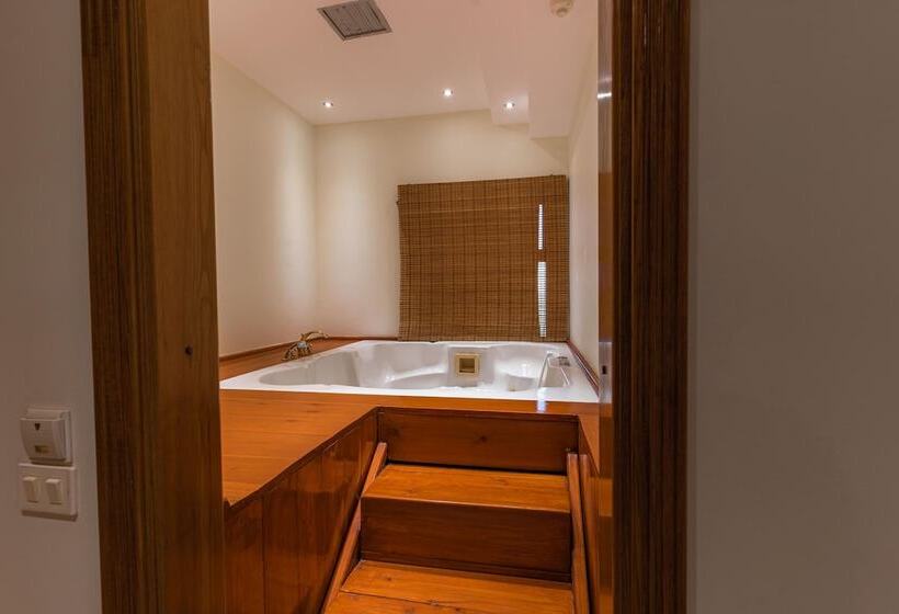 Королевский Люкс, Nubian Island, Families And Couples Only