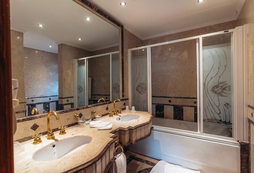 Королевский Люкс, Nubian Island, Families And Couples Only