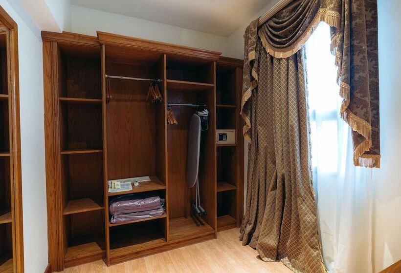 Королевский Люкс, Nubian Island, Families And Couples Only