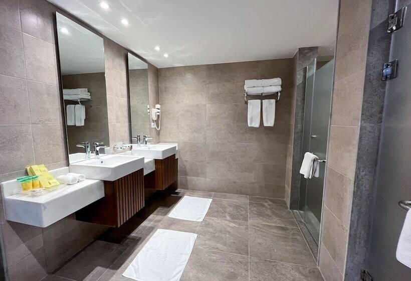 Президентский Люкс, Nubian Island, Families And Couples Only