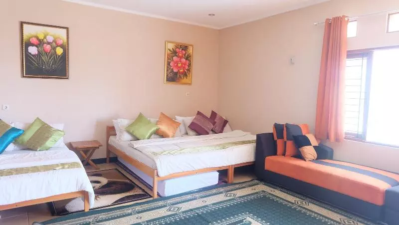 بانگلوی استاندارد, Nubian Island, Families And Couples Only