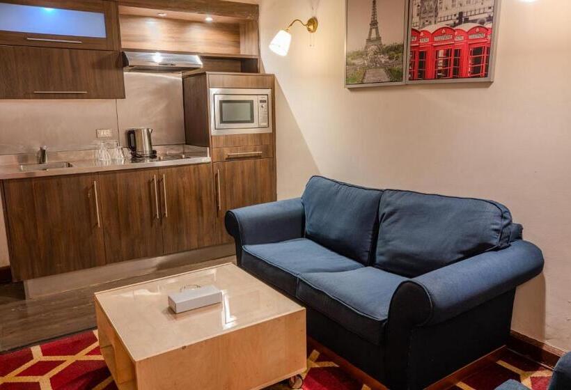 سوییت اجرایی, Om Kolthoom