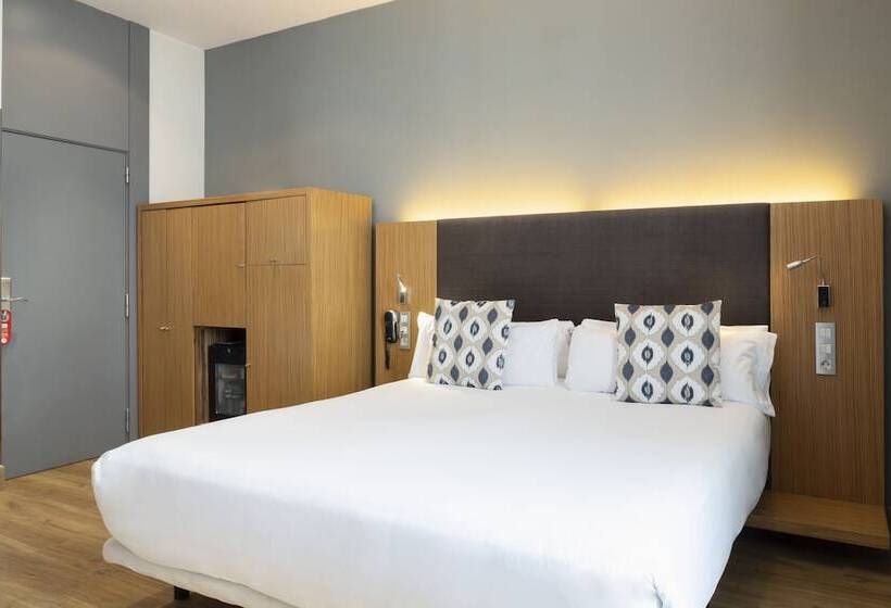 Quarto Quadruple Standart com Varanda, Petit Palace Plaza Del Carmen