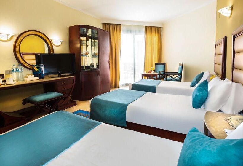 اتاق استاندارد سه تخته با چشم‌انداز استخر, V Hotel Sharm El Shiekh