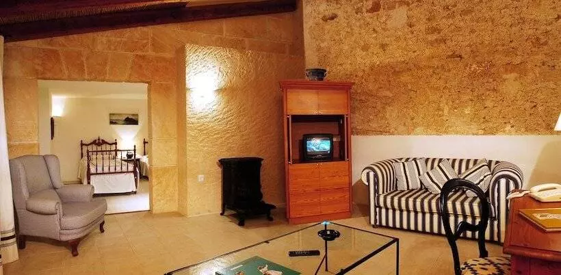 Juniorsviitti, Casal Santa Eulàlia