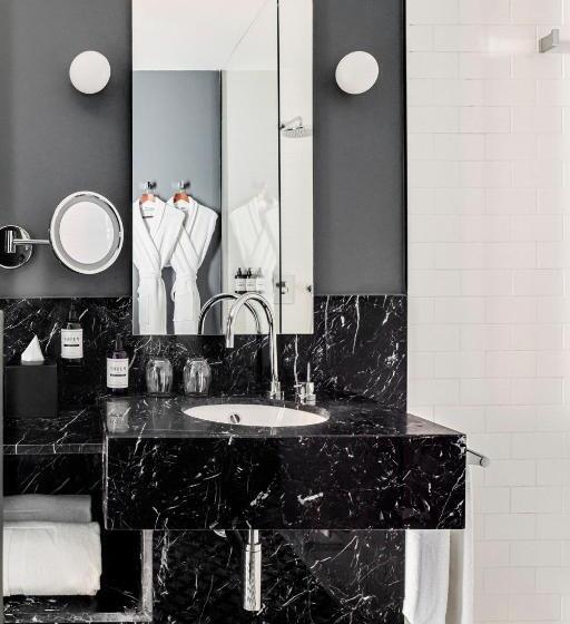 سوییت جونیور, Tótem Madrid, A Small Luxury Hotel Of The World