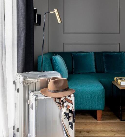 سوییت جونیور لوکس, Tótem Madrid, A Small Luxury Hotel Of The World