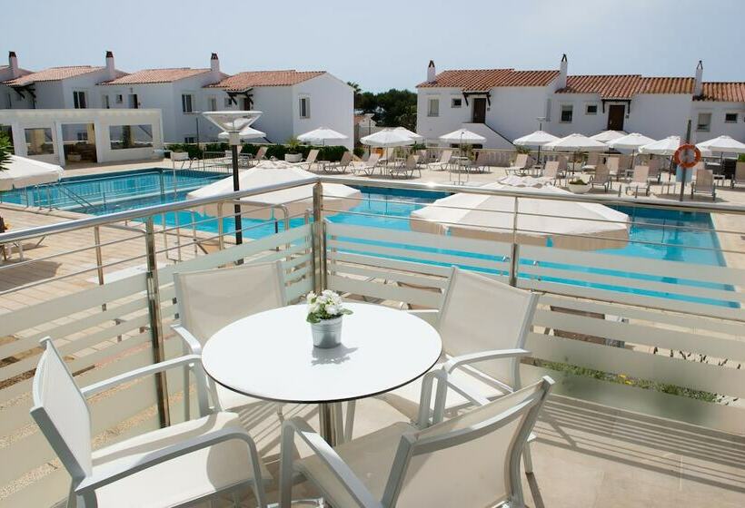 带泳池景观及2个卧室的公寓, Naranjos Resort Menorca