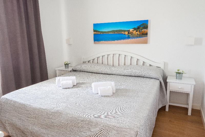 带泳池景观及2个卧室的公寓, Naranjos Resort Menorca