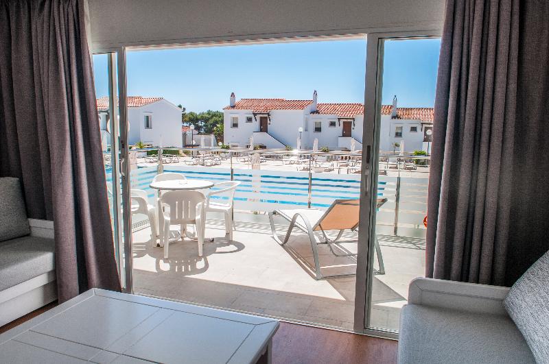 带泳池景观及2个卧室的公寓, Naranjos Resort Menorca