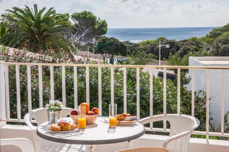 带2个卧室带海景的公寓, Naranjos Resort Menorca