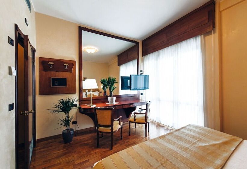 Номер Комфорт, Grand Hotel Excelsior