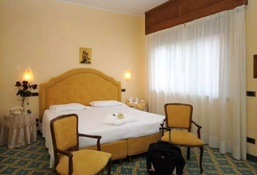 スタンダードトリプルルーム, Grand Hotel Excelsior