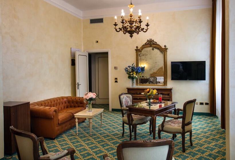 غرفة قياسية ثلاثية, Grand Hotel Excelsior