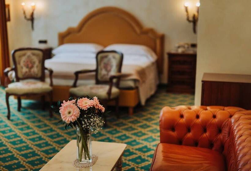 غرفة قياسية ثلاثية, Grand Hotel Excelsior