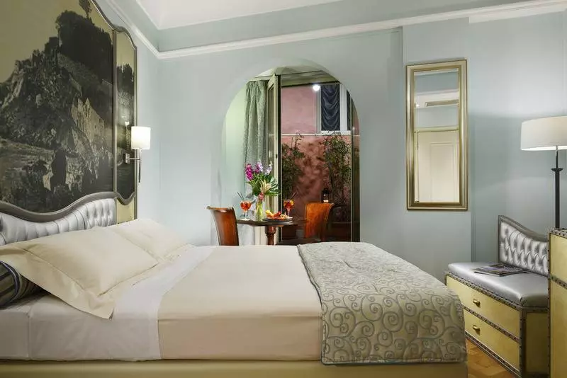 Classic-huone, Grand Hotel Savoia Genova, Curio Collection by Hilton