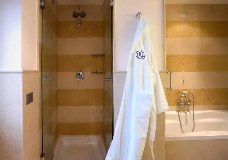 Deluxe-huone, Grand Hotel Savoia Genova, Curio Collection by Hilton