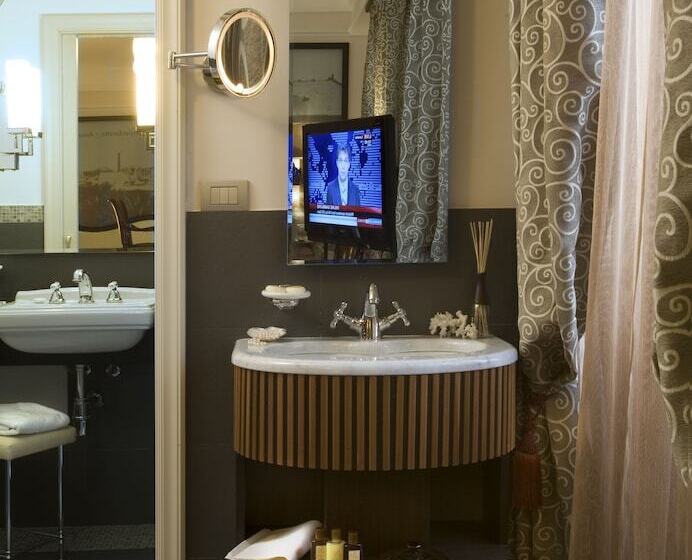 اتاق لوکس, Grand Hotel Savoia Genova, Curio Collection by Hilton