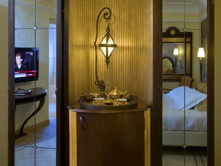 Quarto Familiar, Grand Hotel Savoia
