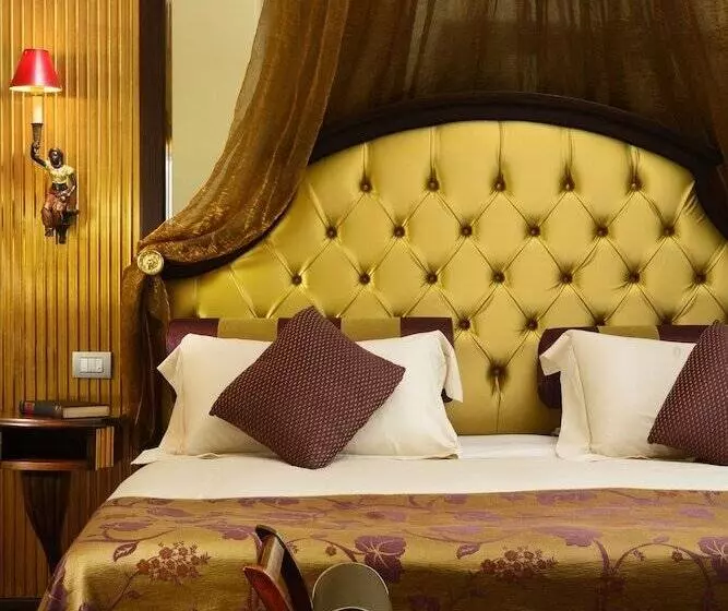 Presidenttisviitti, Grand Hotel Savoia Genova, Curio Collection by Hilton