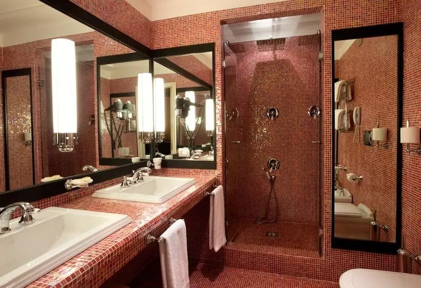 Sviitti, Grand Hotel Savoia Genova, Curio Collection by Hilton