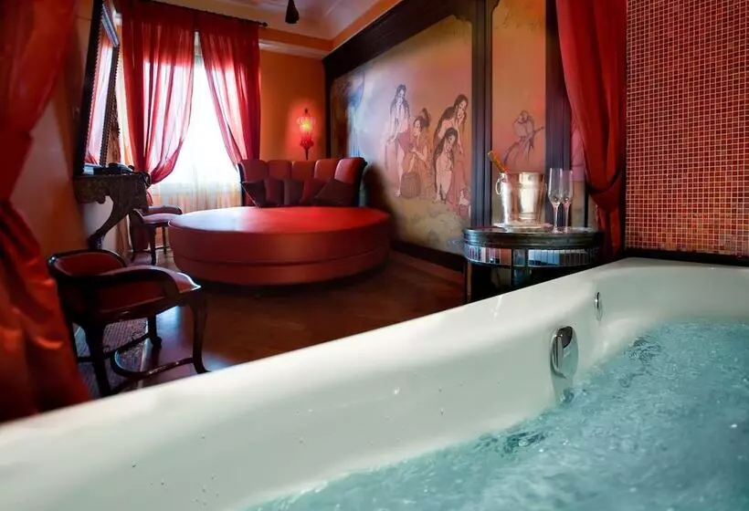 Sviitti, Grand Hotel Savoia Genova, Curio Collection by Hilton