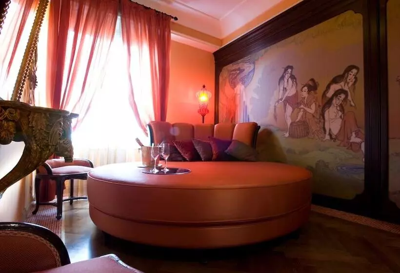 Sviitti, Grand Hotel Savoia Genova, Curio Collection by Hilton
