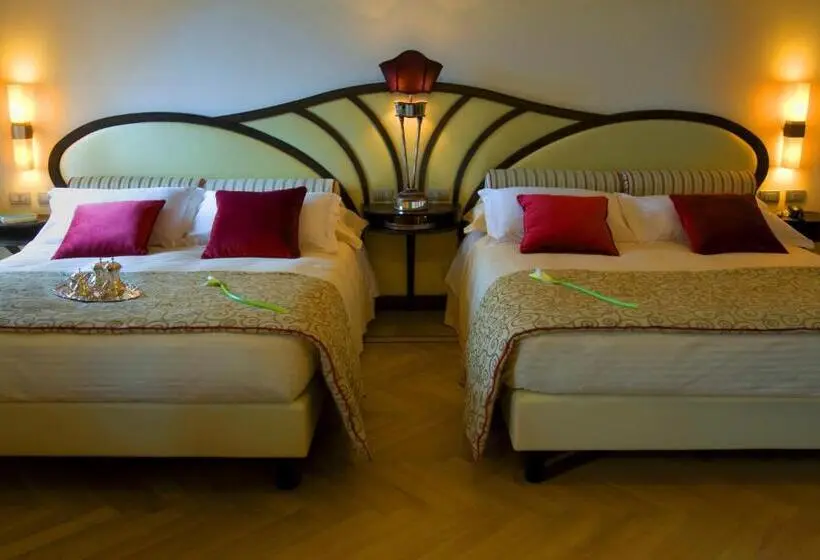 اتاق خانوادگی, Grand Hotel Savoia Genova, Curio Collection by Hilton