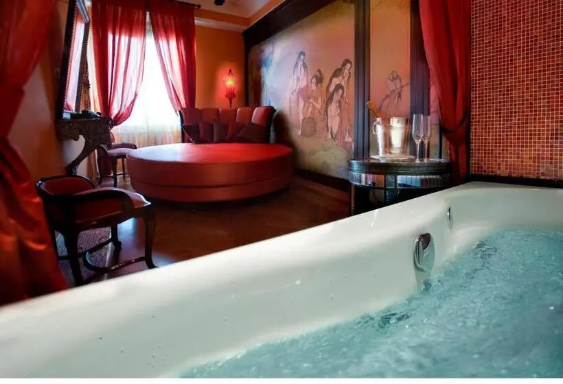 سوییت, Grand Hotel Savoia Genova, Curio Collection by Hilton