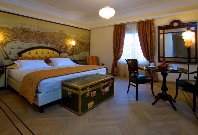 اتاق استاندارد سه نفره, Grand Hotel Savoia Genova, Curio Collection by Hilton