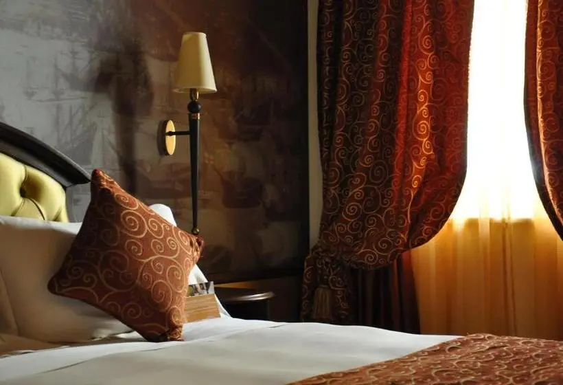 اتاق کلاسیک, Grand Hotel Savoia Genova, Curio Collection by Hilton