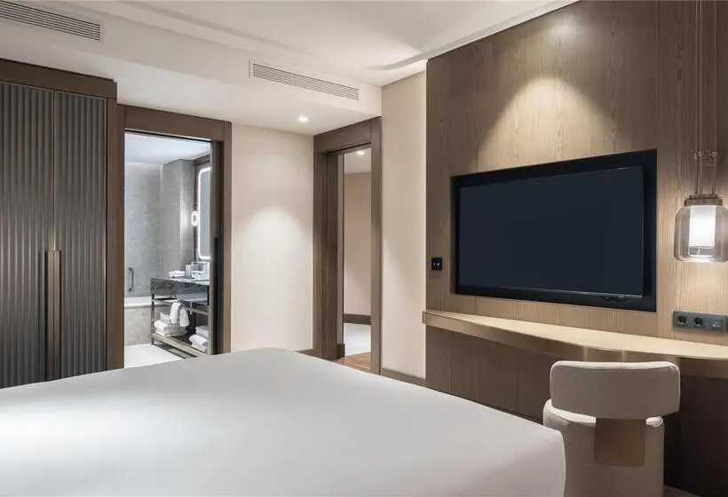 سوییت, Grand Hotel Savoia Genova, Curio Collection by Hilton