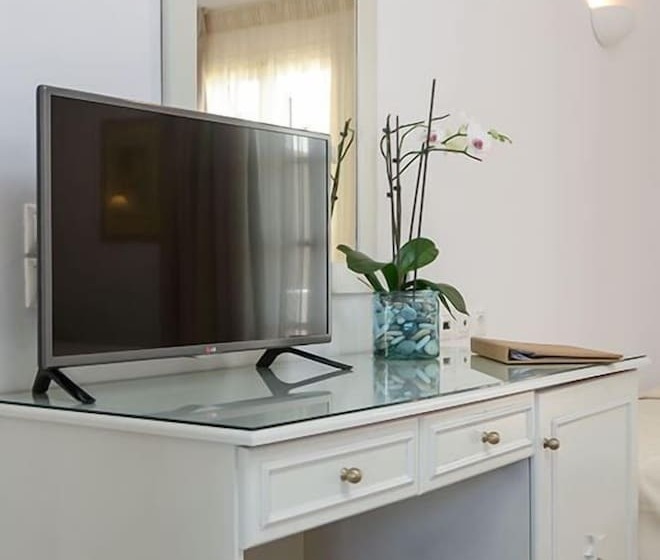 标准三人间, Astir Of Naxos