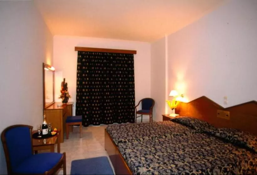 اتاق اساندارد با چشم‌انداز جانبی به دریا, Astir Palace